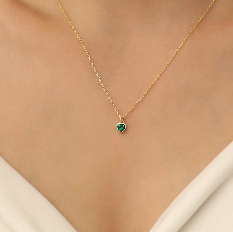 925 Ayar Gümüş Yeşil Taş Detaylı Kalp Kolye