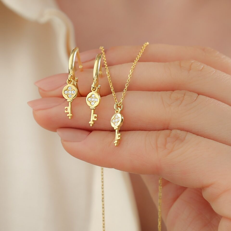 925 Ayar Gümüş Anahtarlı Küpe Kolye Seti