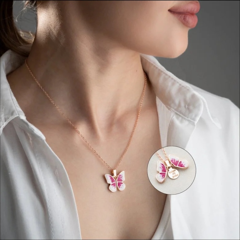 Kişiye Özel İsimli Açılabilen Pembe Renkli Kelebek Kolye